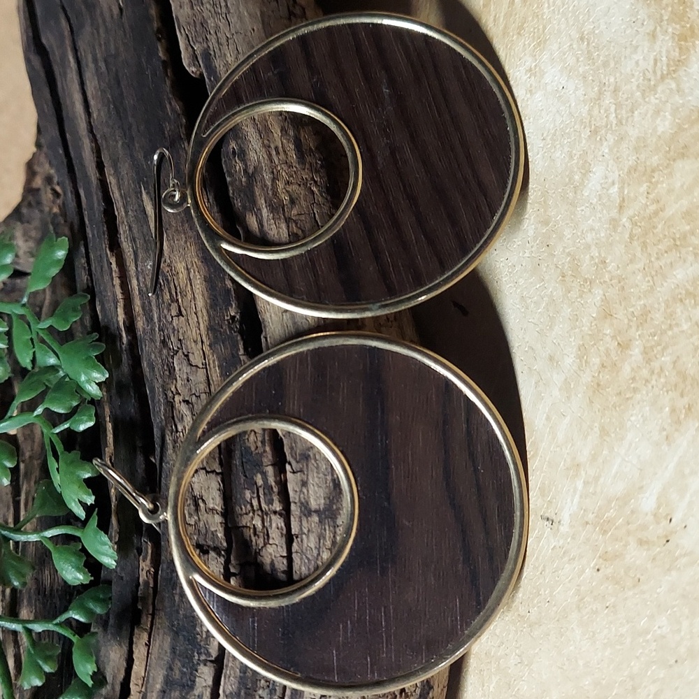 E932 Faux Woodgrain Goldtone Hoop Drop Statement Earrings - Picture 2 of 6